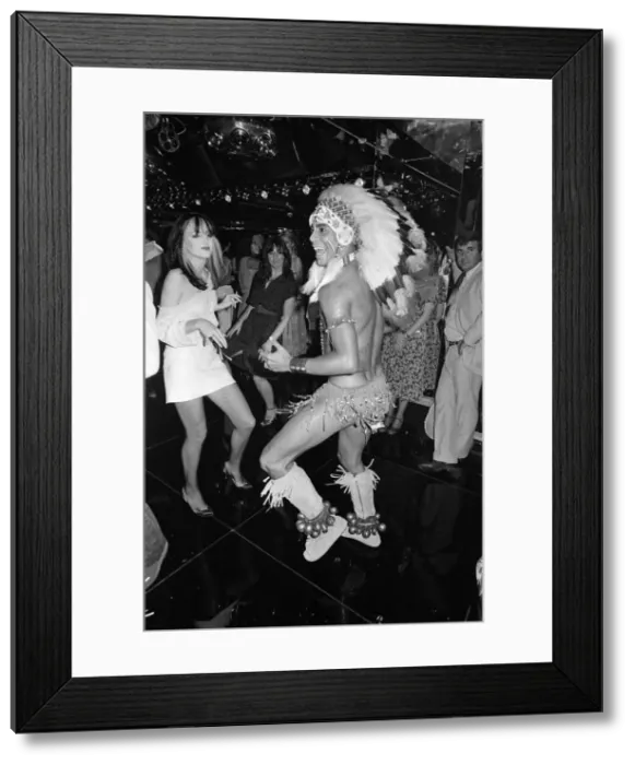 Framed Print : Guests dancing on the dance floor at the new nightclub Stringfellows in Covent Garden Framed Print : Guests dancing on the dance floor at the new nightclub Stringfellows in Covent Garden