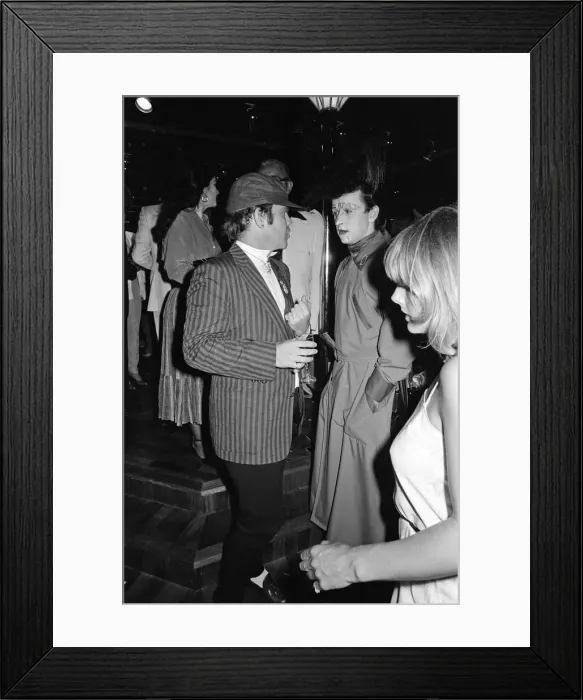 Framed Print : Elton John and Steve Strange at the new nightclub Stringfellows in Covent Garden, London Framed Print : Elton John and Steve Strange at the new nightclub Stringfellows in Covent Garden, London