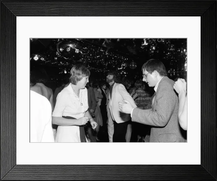 Framed Print : People dancing at the new nightclub Stringfellows in Covent Garden, London Framed Print : People dancing at the new nightclub Stringfellows in Covent Garden, London