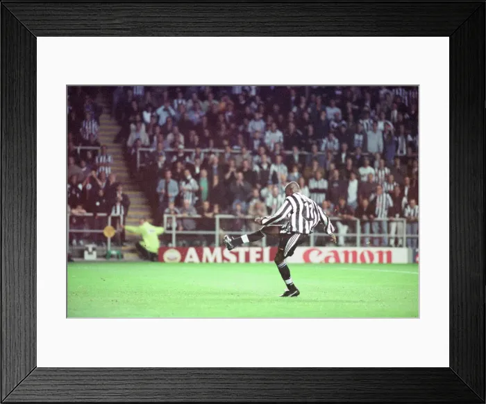 Framed Print : Newcastle United 3-2 Barcelona, UEFA Champions League Group C match at St James Park Framed Print : Newcastle United 3-2 Barcelona, UEFA Champions League Group C match at St James Park