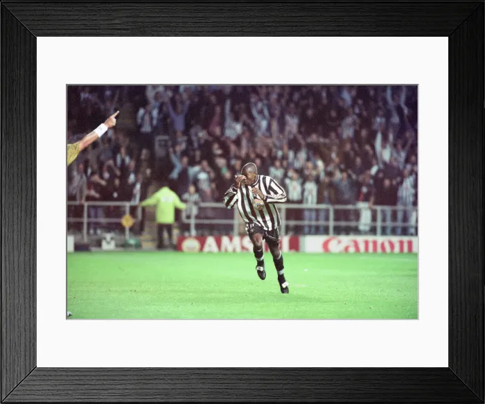 Framed Print : Newcastle United 3-2 Barcelona, UEFA Champions League Group C match at St James Park Framed Print : Newcastle United 3-2 Barcelona, UEFA Champions League Group C match at St James Park