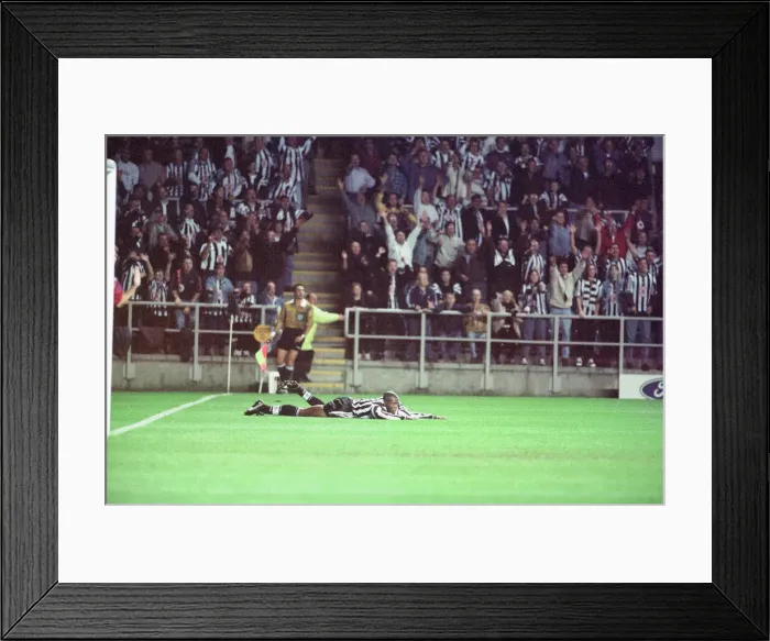 Framed Print : Newcastle United 3-2 Barcelona, UEFA Champions League Group C match at St James Park Framed Print : Newcastle United 3-2 Barcelona, UEFA Champions League Group C match at St James Park