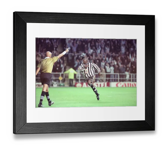 Framed Print : Newcastle United 3-2 Barcelona, UEFA Champions League Group C match at St James Park Framed Print : Newcastle United 3-2 Barcelona, UEFA Champions League Group C match at St James Park
