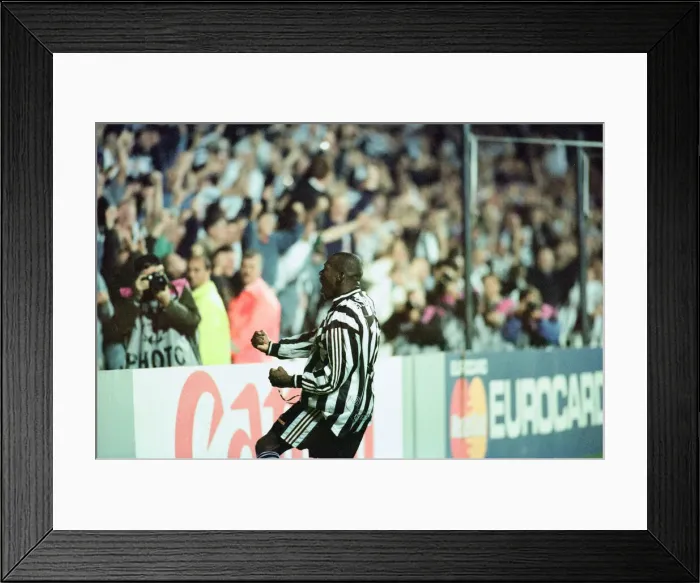 Framed Print : Newcastle United 3-2 Barcelona, UEFA Champions League Group C match at St James Park Framed Print : Newcastle United 3-2 Barcelona, UEFA Champions League Group C match at St James Park