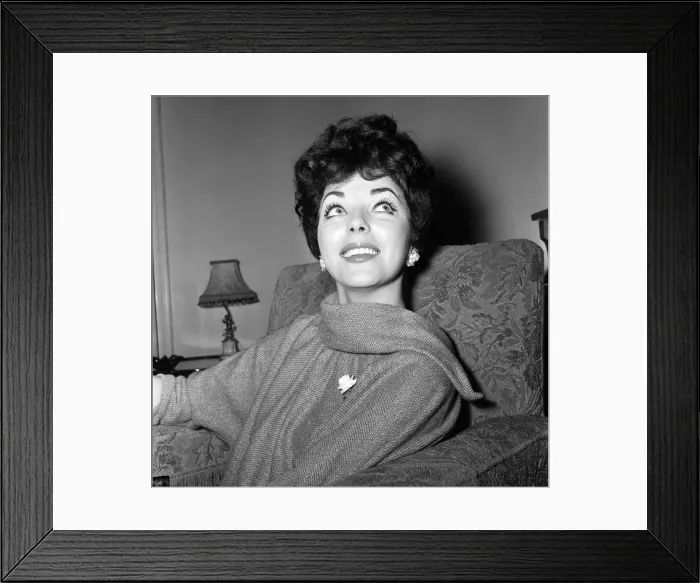 Framed Print : Film star Joan Collins flew into London today from Montego Bay Framed Print : Film star Joan Collins flew into London today from Montego Bay