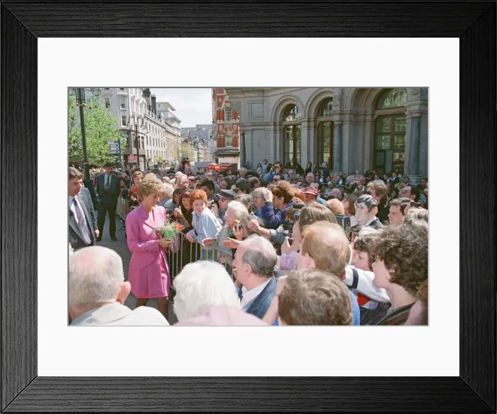 Framed Print : HRH Princess Diana, The Princess of Wales, meets the people of Birmingham, Midlands Framed Print : HRH Princess Diana, The Princess of Wales, meets the people of Birmingham, Midlands