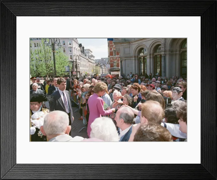 Framed Print : HRH Princess Diana, The Princess of Wales, meets the people of Birmingham, Midlands Framed Print : HRH Princess Diana, The Princess of Wales, meets the people of Birmingham, Midlands