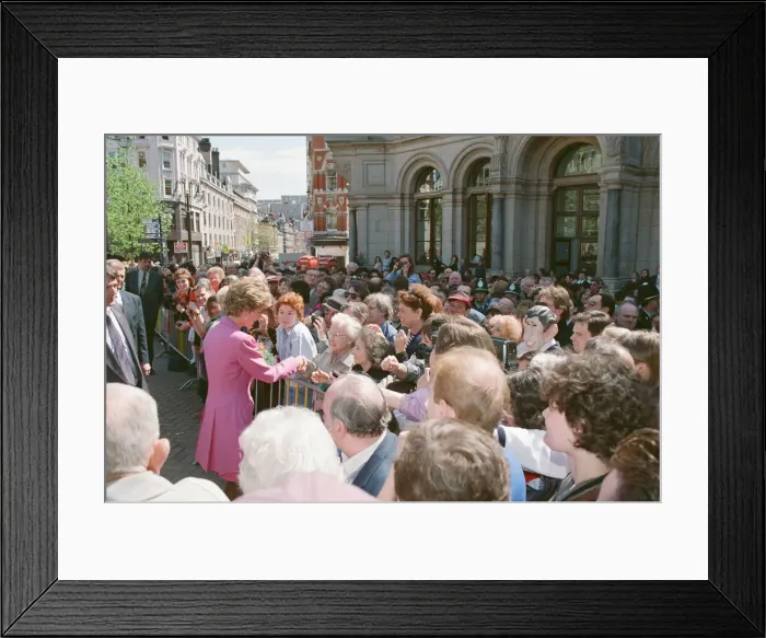 Framed Print : HRH Princess Diana, The Princess of Wales, meets the people of Birmingham, Midlands Framed Print : HRH Princess Diana, The Princess of Wales, meets the people of Birmingham, Midlands