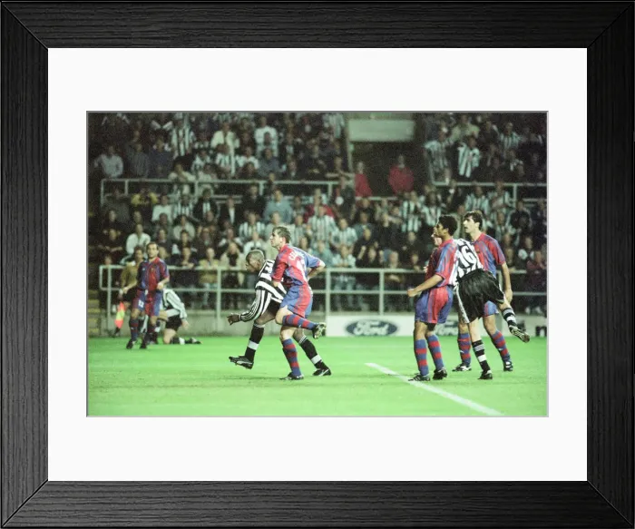 Framed Print : Newcastle United 3-2 Barcelona, UEFA Champions League Group C match at St James Park Framed Print : Newcastle United 3-2 Barcelona, UEFA Champions League Group C match at St James Park