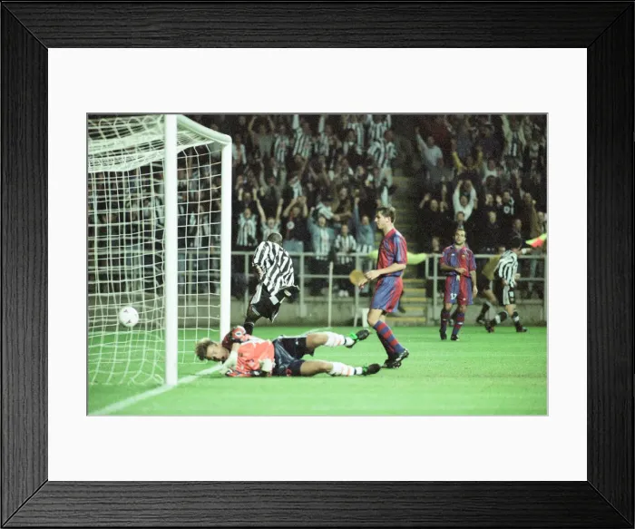 Framed Print : Newcastle United 3-2 Barcelona, UEFA Champions League Group C match at St James Park Framed Print : Newcastle United 3-2 Barcelona, UEFA Champions League Group C match at St James Park