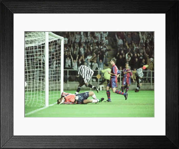 Framed Print : Newcastle United 3-2 Barcelona, UEFA Champions League Group C match at St James Park Framed Print : Newcastle United 3-2 Barcelona, UEFA Champions League Group C match at St James Park