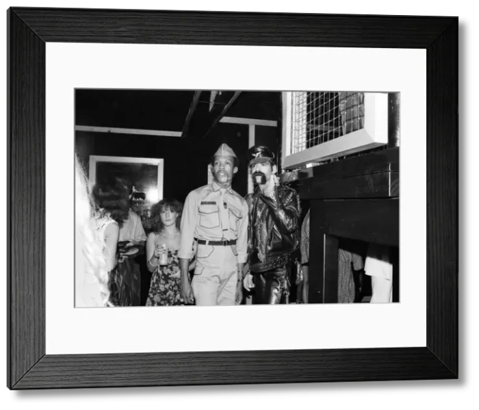 Framed Print : New nightclub Stringfellows in Covent Garden, London. 1st August 1980 Framed Print : New nightclub Stringfellows in Covent Garden, London. 1st August 1980