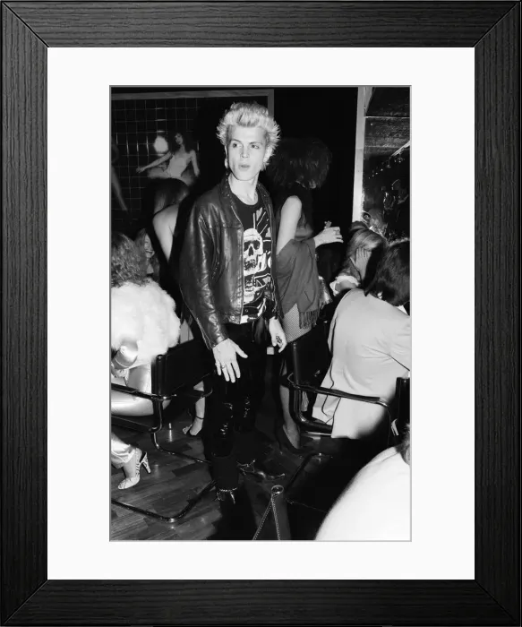 Framed Print : Billy Idol at the new nightclub Stringfellows in Covent Garden, London. 1st August 1980 Framed Print : Billy Idol at the new nightclub Stringfellows in Covent Garden, London. 1st August 1980