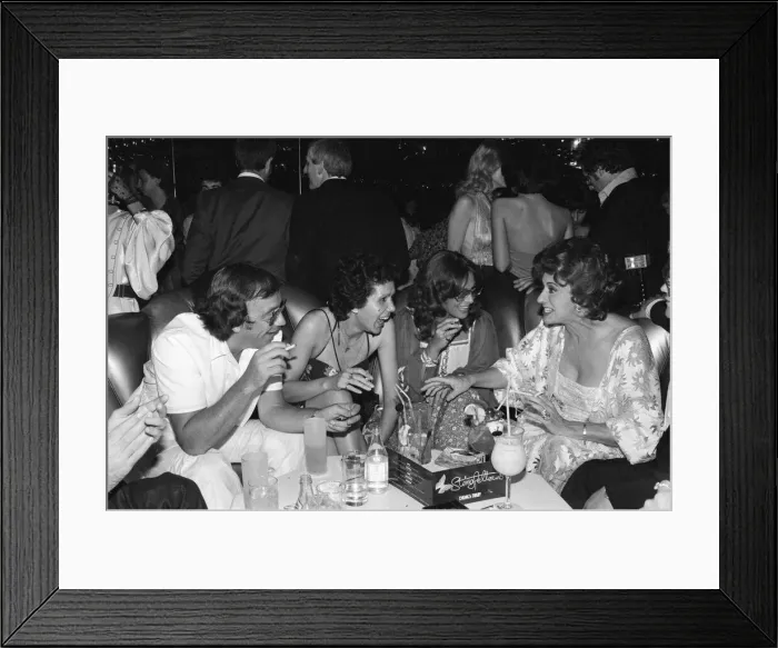 Framed Print : Pat Phoenix and guests at the new nightclub Stringfellows in Covent Garden, London