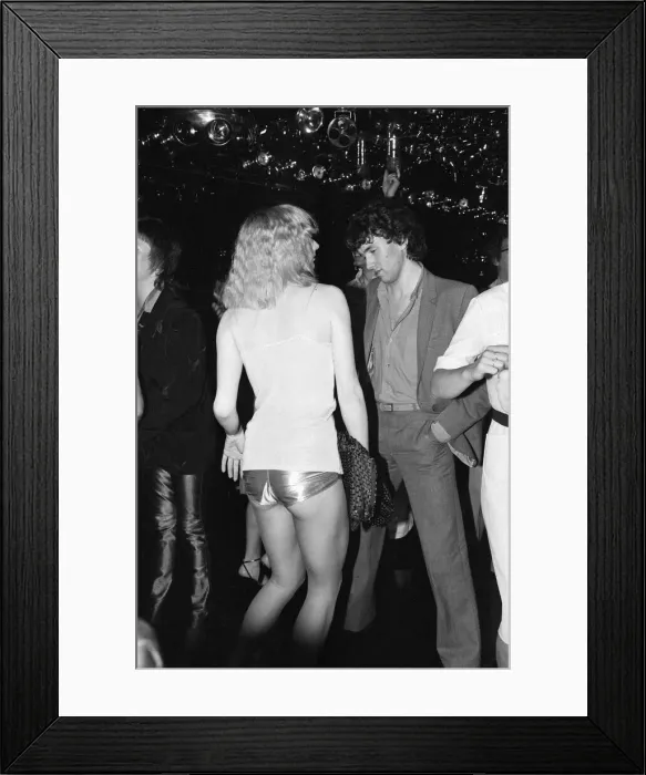 Framed Print : People dancing at the new nightclub Stringfellows in Covent Garden, London Framed Print : People dancing at the new nightclub Stringfellows in Covent Garden, London