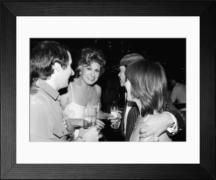 Framed Print : Pat Phoenix and Elton John at the new nightclub Stringfellows in Covent Garden, London Framed Print : Pat Phoenix and Elton John at the new nightclub Stringfellows in Covent Garden, London