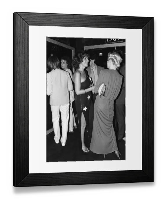 Framed Print : People at the new nightclub Stringfellows in Covent Garden, London. 1st August 1980 Framed Print : People at the new nightclub Stringfellows in Covent Garden, London. 1st August 1980