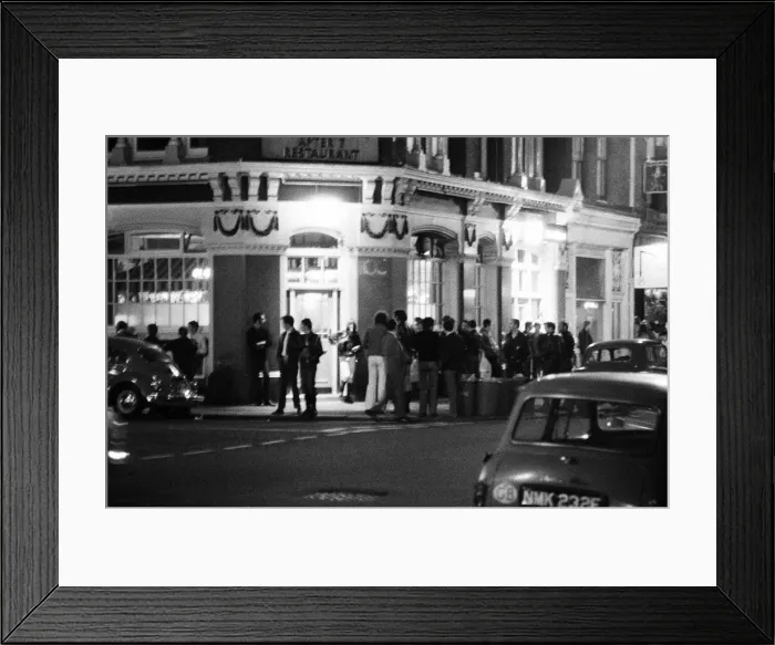 Framed Print : The Coleherne After 7 Restaurant, Coleherne Road, Earls Court, London, SW7
