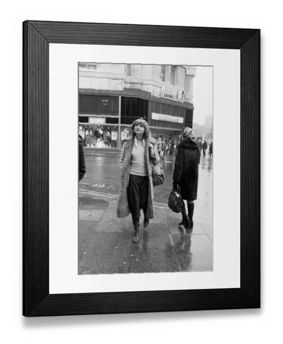 Framed Print : Woman in Manchester, photographed for a Daily Mirror Fashion Spy article