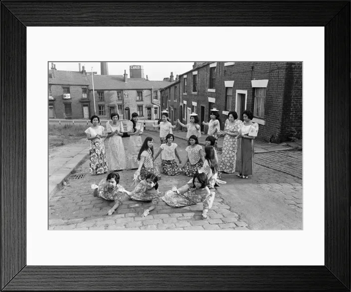 Framed Print : Women from Manila, who work in a Mill in Rochdale, Lancashire Framed Print : Women from Manila, who work in a Mill in Rochdale, Lancashire