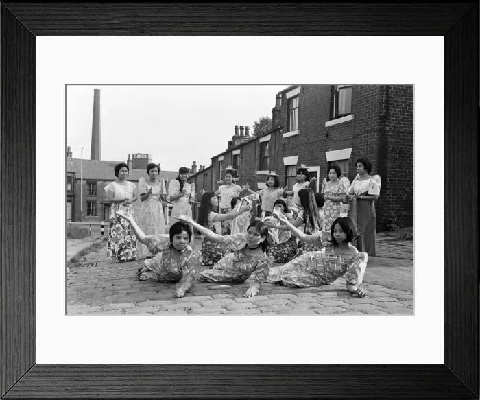 Framed Print : Women from Manila, who work in a Mill in Rochdale, Lancashire Framed Print : Women from Manila, who work in a Mill in Rochdale, Lancashire