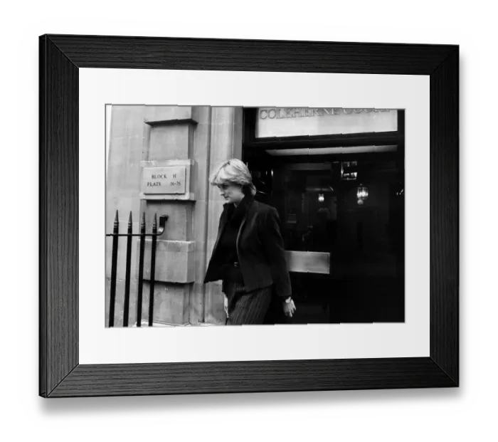 Framed Print : Lady Diana Spencer Princess Diana goes shopping Dbase MSi leaving Coleherne Court Framed Print : Lady Diana Spencer Princess Diana goes shopping Dbase MSi leaving Coleherne Court
