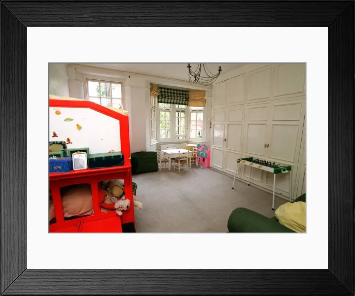 Framed Print : Coleherne Court Flat August 1998 Princess Diana former Bedroom in which she once