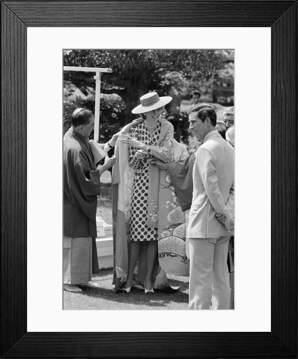 Framed Print : HRH Princess Diana, The Princess of Wales, is helped by city officials to wear a Framed Print : HRH Princess Diana, The Princess of Wales, is helped by city officials to wear a