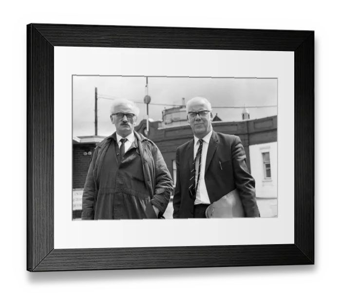 Framed Print : Irlam steel dispute. Pictured, Irlam Steels action men Martin Kennedy (left