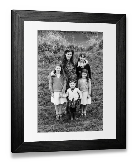 Framed Print : Campaigner Victoria Gillick with some of her children. 22nd November 1981 Framed Print : Campaigner Victoria Gillick with some of her children. 22nd November 1981