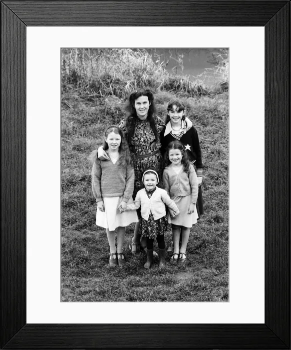 Framed Print : Campaigner Victoria Gillick with some of her children. 22nd November 1981 Framed Print : Campaigner Victoria Gillick with some of her children. 22nd November 1981