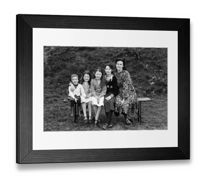 Framed Print : Campaigner Victoria Gillick with some of her children. 22nd November 1981 Framed Print : Campaigner Victoria Gillick with some of her children. 22nd November 1981