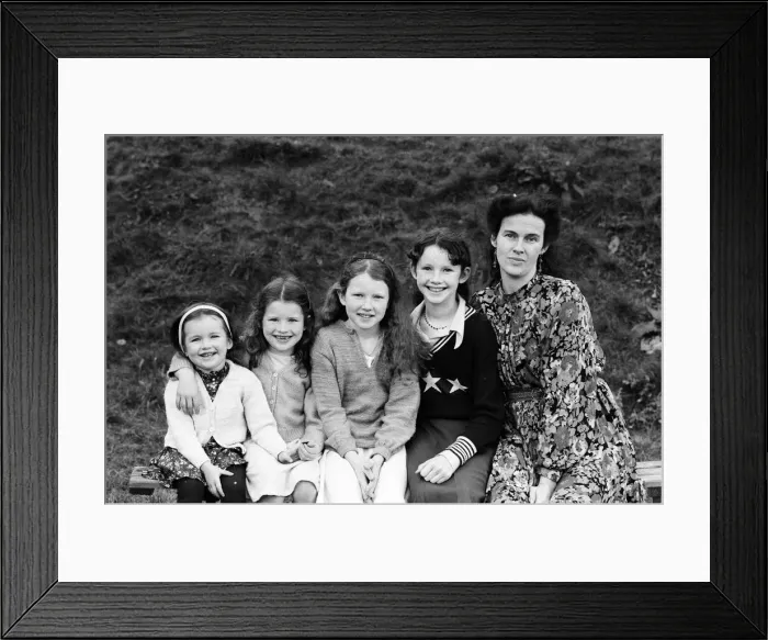 Framed Print : Campaigner Victoria Gillick with some of her children. 22nd November 1981 Framed Print : Campaigner Victoria Gillick with some of her children. 22nd November 1981
