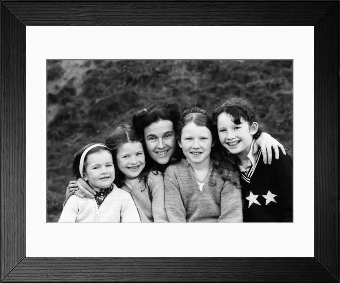 Framed Print : Campaigner Victoria Gillick with some of her children. 22nd November 1981 Framed Print : Campaigner Victoria Gillick with some of her children. 22nd November 1981