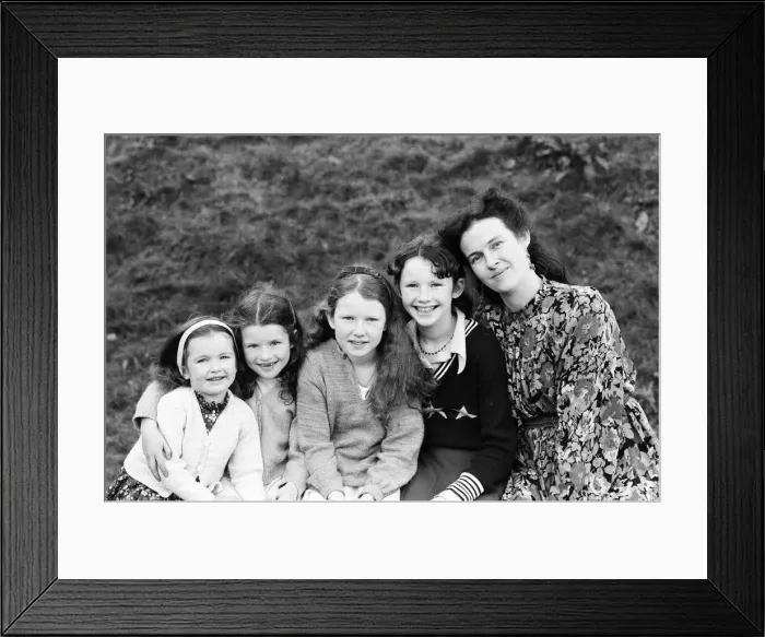 Framed Print : Campaigner Victoria Gillick with some of her children. 22nd November 1981 Framed Print : Campaigner Victoria Gillick with some of her children. 22nd November 1981