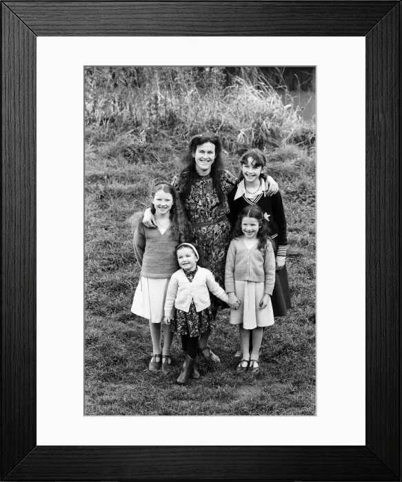 Framed Print : Campaigner Victoria Gillick with some of her children. 22nd November 1981 Framed Print : Campaigner Victoria Gillick with some of her children. 22nd November 1981