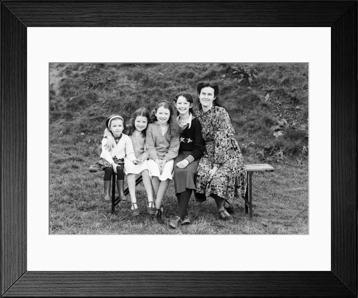 Framed Print : Campaigner Victoria Gillick with some of her children. 22nd November 1981 Framed Print : Campaigner Victoria Gillick with some of her children. 22nd November 1981