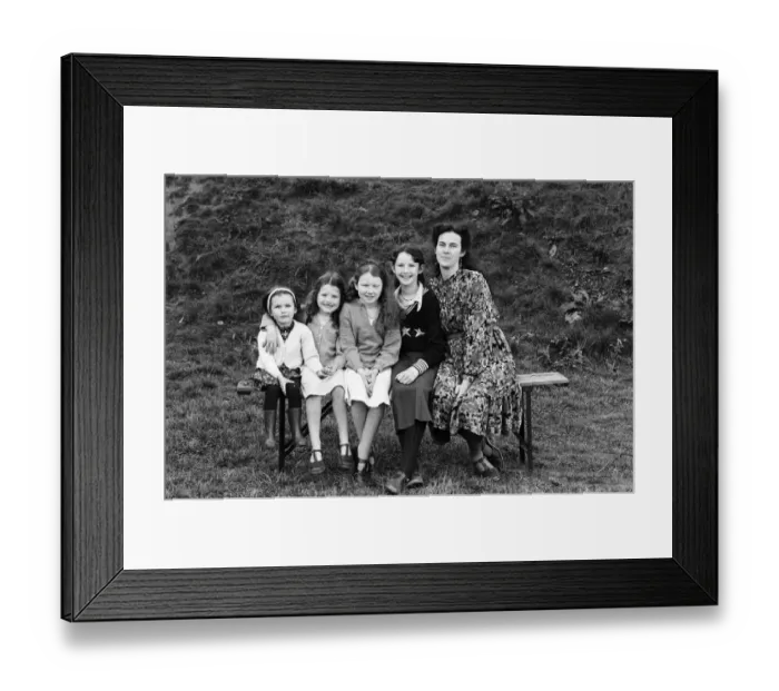 Framed Print : Campaigner Victoria Gillick with some of her children. 22nd November 1981 Framed Print : Campaigner Victoria Gillick with some of her children. 22nd November 1981