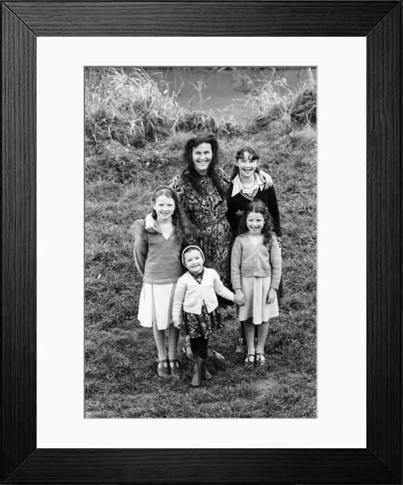 Framed Print : Campaigner Victoria Gillick with some of her children. 22nd November 1981 Framed Print : Campaigner Victoria Gillick with some of her children. 22nd November 1981
