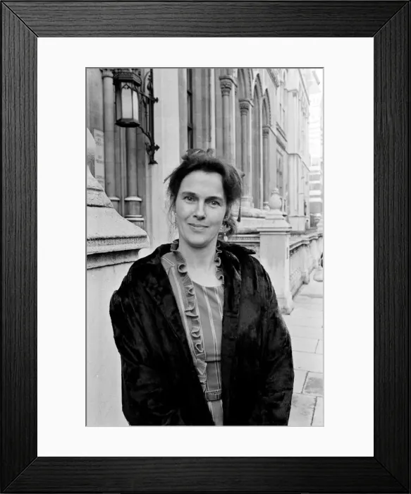 Framed Print : Campaigner Victoria Gillick outside a court in London. 19th November 1984 Framed Print : Campaigner Victoria Gillick outside a court in London. 19th November 1984