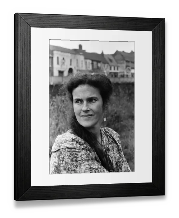 Framed Print : Victoria Gillick at home in Wisbech, Cambridgeshire. 25th July 1983