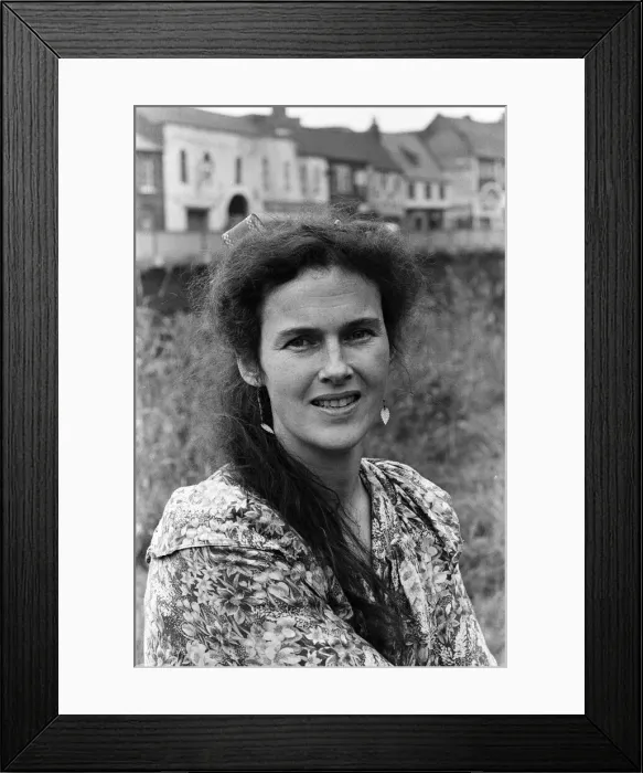 Framed Print : Victoria Gillick at home in Wisbech, Cambridgeshire. 25th July 1983 Framed Print : Victoria Gillick at home in Wisbech, Cambridgeshire. 25th July 1983