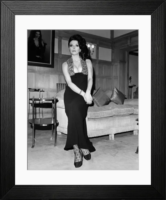 Framed Print : Joan Collins in the Park Street flat she has rented, wearing her favourite evening dress Framed Print : Joan Collins in the Park Street flat she has rented, wearing her favourite evening dress