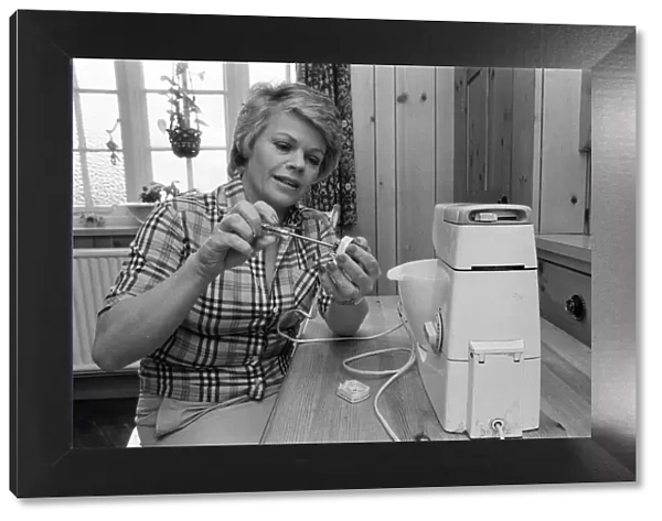Judith Chalmers doing some DIY. May 1979