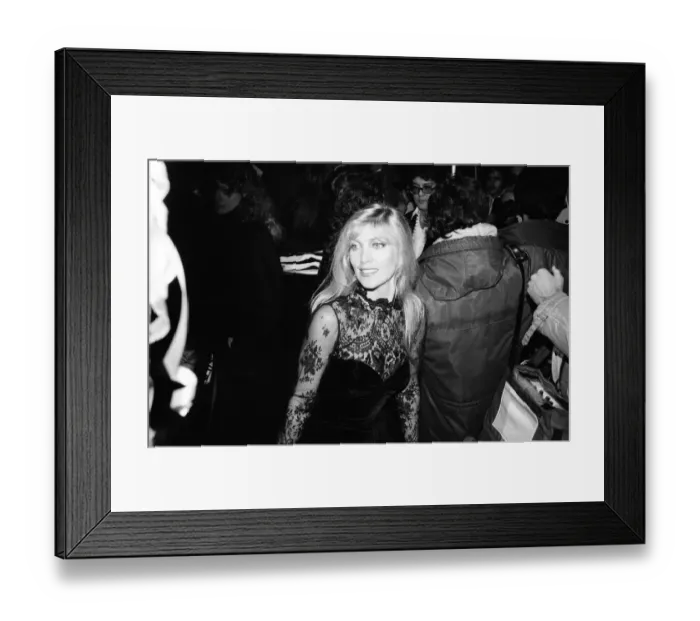 Framed Print : Lynsey de Paul at the opening of The London Hippodrome nightclub. 17th November 1983