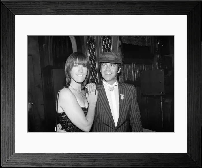 Framed Print : Kiki Dee and Elton John attend a House of Commons reception Framed Print : Kiki Dee and Elton John attend a House of Commons reception