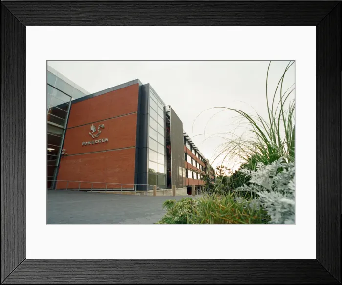 Framed Print : The Powergen headquarters which has just won another design award. 25th September 1996 Framed Print : The Powergen headquarters which has just won another design award. 25th September 1996