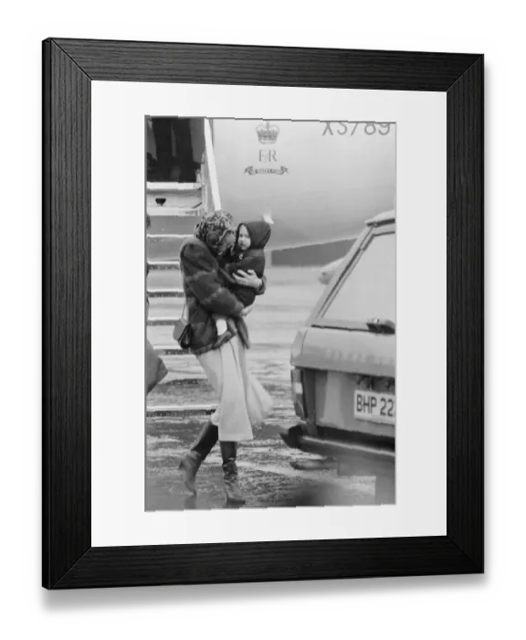 Framed Print : HRH Princess Diana, The Princess of Wales arrives at Aberdeen with her son Prince William Framed Print : HRH Princess Diana, The Princess of Wales arrives at Aberdeen with her son Prince William