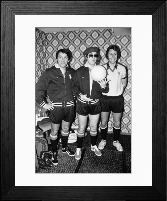 Framed Print : Elton John pictured with Graham Taylor and another player in Wembley during a 5 a side Framed Print : Elton John pictured with Graham Taylor and another player in Wembley during a 5 a side
