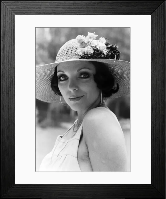 Framed Print : Actress Joan Collins modelling outfits that she will wear on a trip to Tokyo to judge a Framed Print : Actress Joan Collins modelling outfits that she will wear on a trip to Tokyo to judge a
